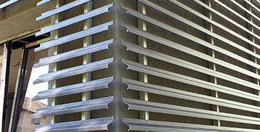 Parasolare, Fatade si tavane lamelare